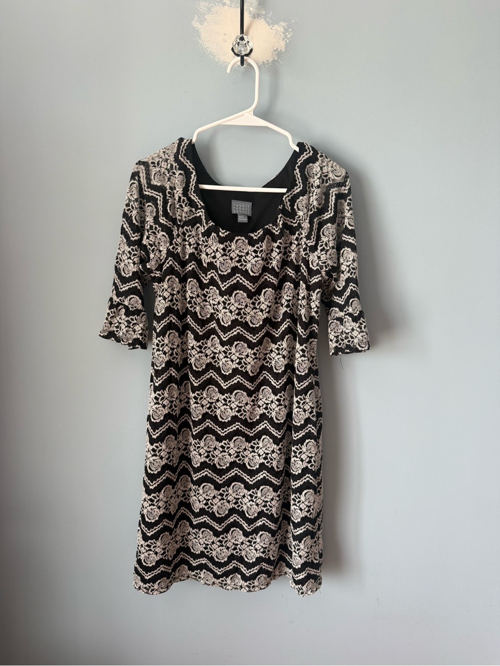 Rabbit Rabbit Rabbit Black and Cream Lace-Pattern Midi u